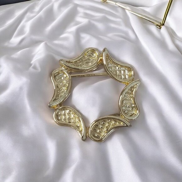 Vintage Gold Gerry Brooch - Picture 1 of 2